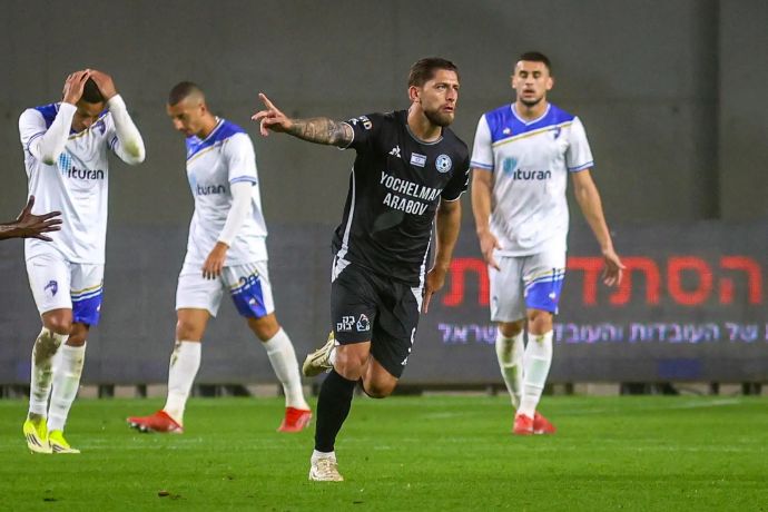 סטניסלב בילנקי שחקן עירוני טבריה חוגג שער