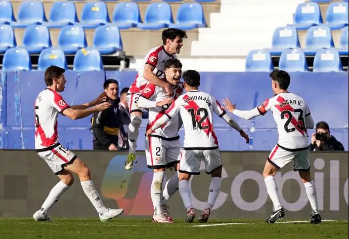 שחקני ראיו וייקאנו חוגגים