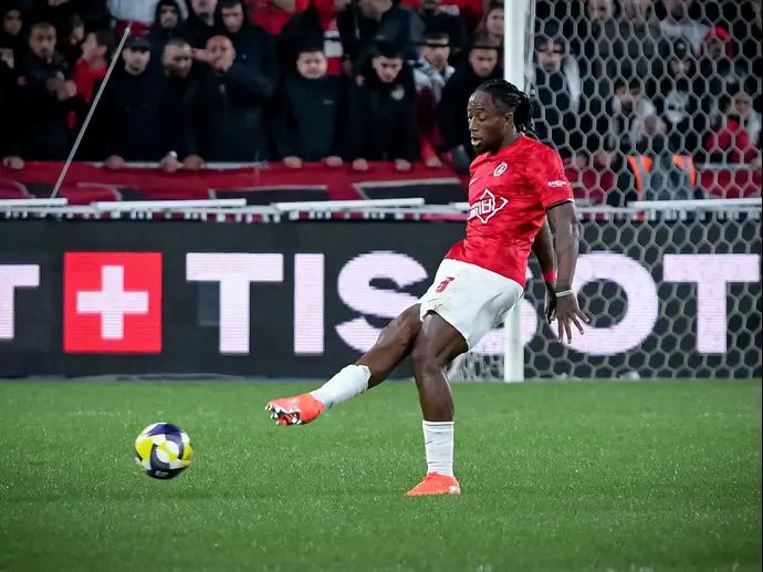 שחקן הפועל תל אביב פרנן מאיימבו