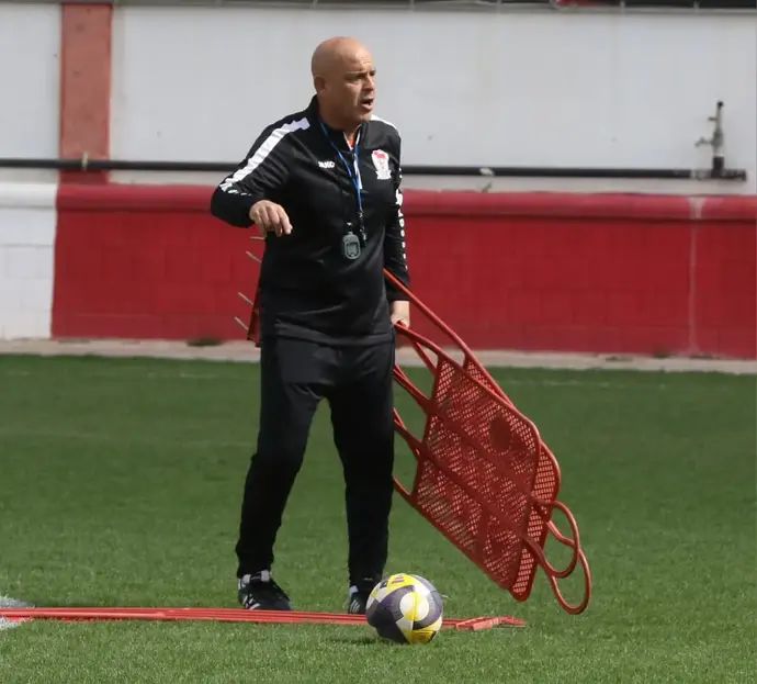 מאמן בני סכנין, יוסי אבוקסיס