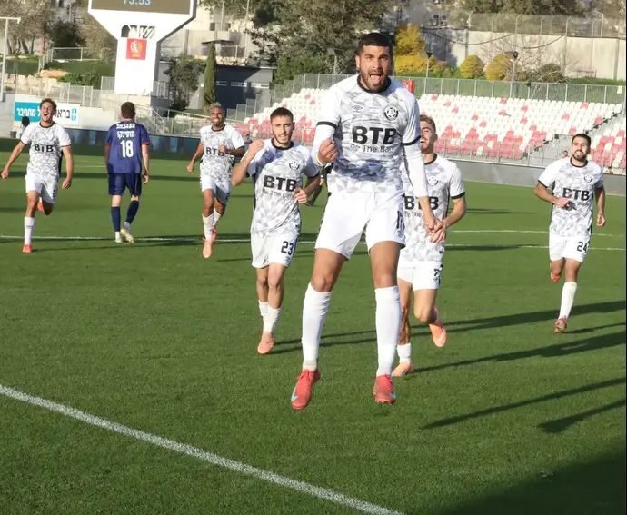 תאמבי סגס שחקן הפועל חדרה חוגג שער