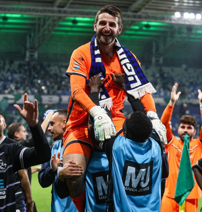 עומר כץ שוער הפועל פתח תקוה חוגג