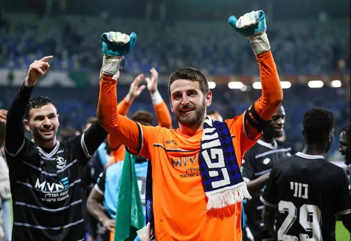 עומר כץ שוער הפועל פתח תקוה חוגג