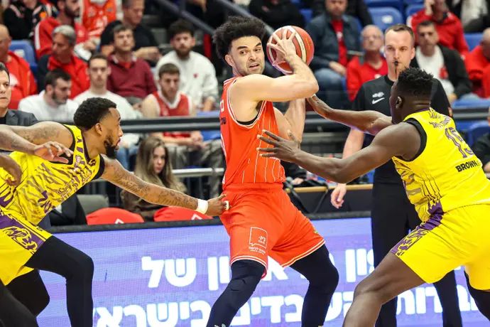 אלייז'ה בריאנט, הפועל תל אביב מול הפועל חולון