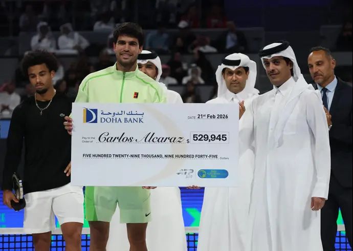 קרלוס אלקראס טניסאי ספרדי אלוף טורניר דוחא עם סכום הכסף שהרוויח