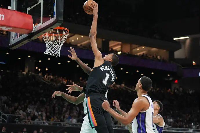 ויקטור וומבניאמה, סן אנטוניו ספרס