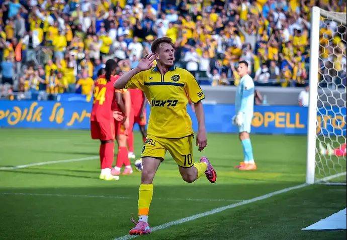 אמיר סהיטי שחקן מכבי תל אביב חוגג שער