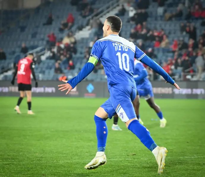 שחקן עירוני קרית שמונה אריאל שרצקי חוגג