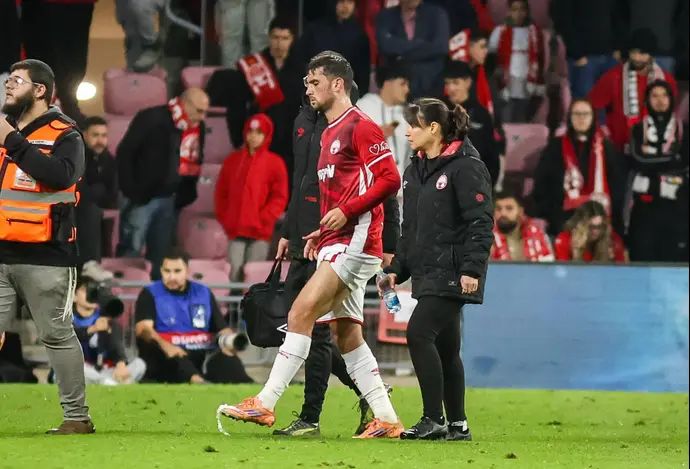 חמודי כנעאן שחקן הפועל באר שבע לאחר שנפצע