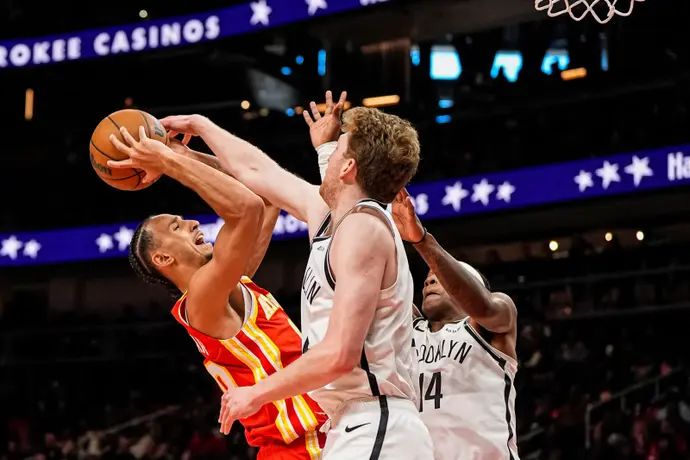 דני וולף, שחקן ברוקלין מנסה לחסום