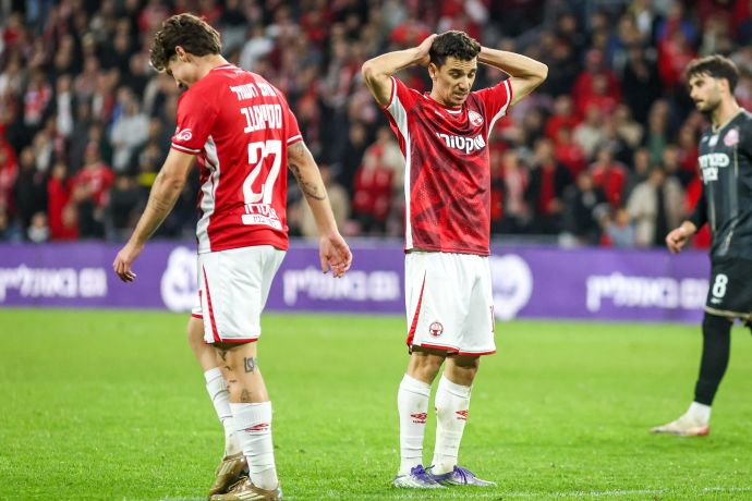 דן ביטון, יוני סטויאנוב שחקני הפועל באר שבע