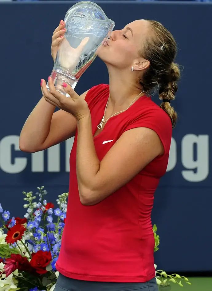 יוג'יני בושאר טניסאית קנדית, ג'יני בושאר