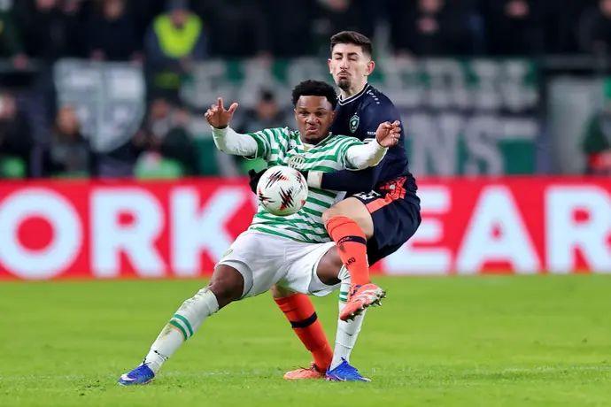 שחקן לודוגורץ, עידן נחמיאס, מול שחקן פרנצווארוש, לני ג'וזף