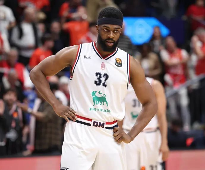 שחקן מילאנו, ג'וש ניבו