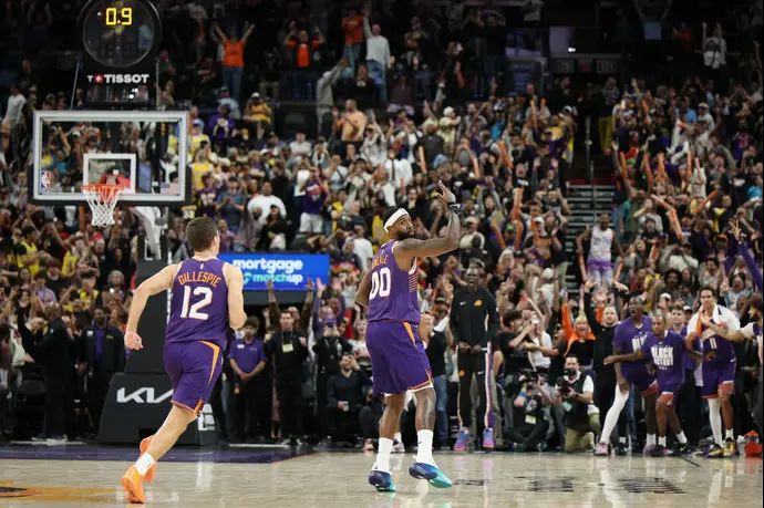 כוכב פיניקס רויס אוניל חוגג סל ניצחון