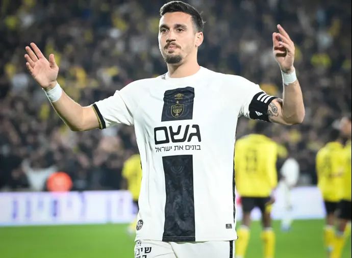 ירדן שועה שחקן בית"ר ירושלים חוגג שער