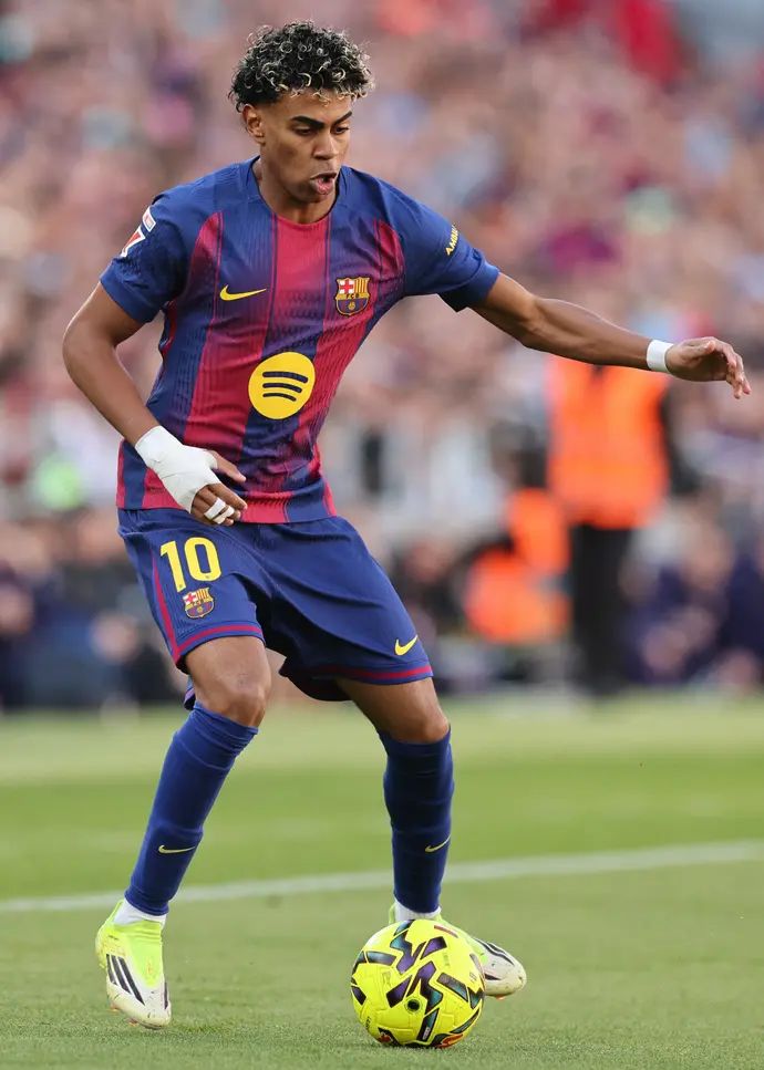 לאמין ימאל שחקן ברצלונה