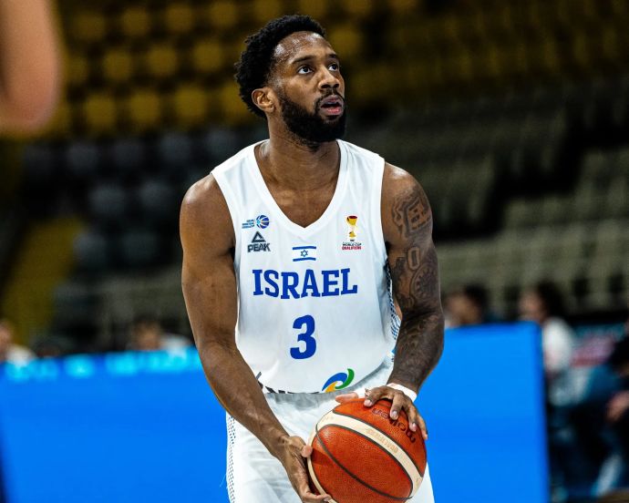 שחקן נבחרת ישראל קאדין קרינגטון