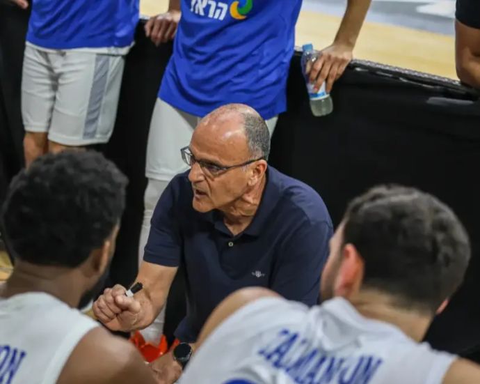 מאמן נבחרת ישראל אריאל בית הלחמי