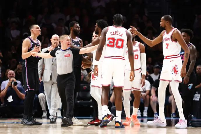 קווין דוראנט העצבני מתעמת עם שחקני מיאמי