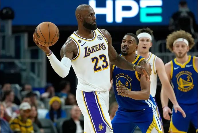 לברון ג'יימס מול דאנטוני מלטון, שחקן גולדן סטייט