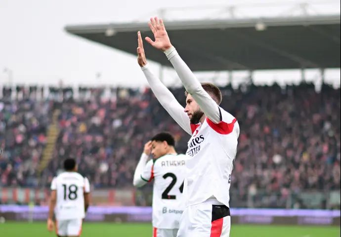 סטרחיניה פאבלוביץ' שחקן מילאן חוגג שער