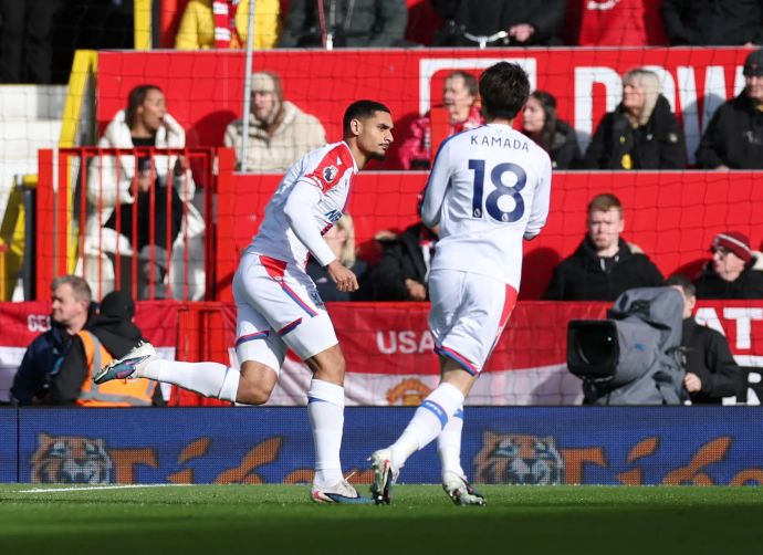 מקסנס לקרואה שחקן קריסטל פאלאס חוגג שער