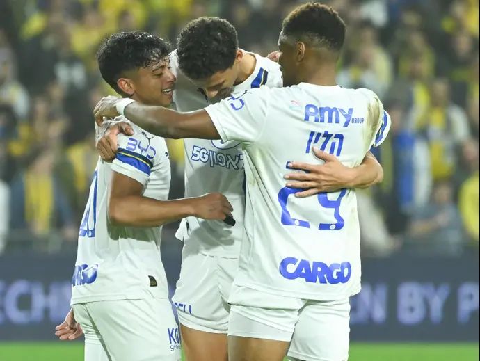 הליו וארלה, הייטור, קרווין אנדרדה שחקני מכבי תל אביב חוגגים