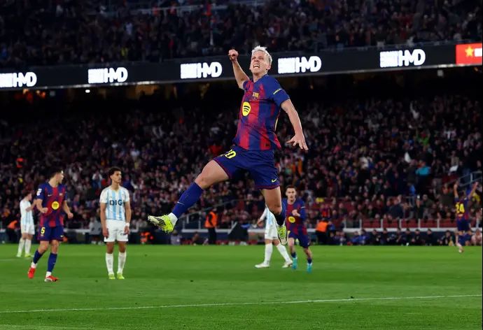 דני אולמו שחקן ברצלונה חוגג שער