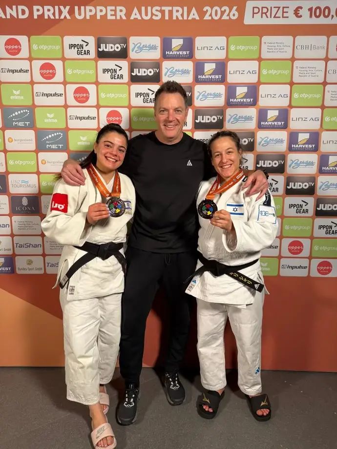 גילי שריר, כרם פרימו עם המאמן שני הרשקו לאחר זכייתן במדליות ארד, גרנד פרי אוסטריה בג'ודו