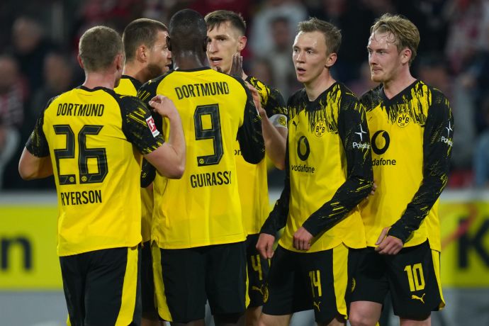 שחקני בורוסיה דורטמונד חוגגים
