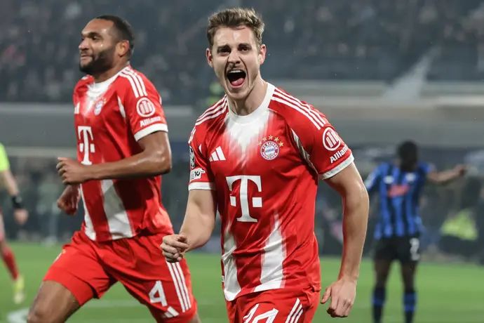 יוסיפ סטנישיץ' שחקן באיירן מינכן חוגג שער