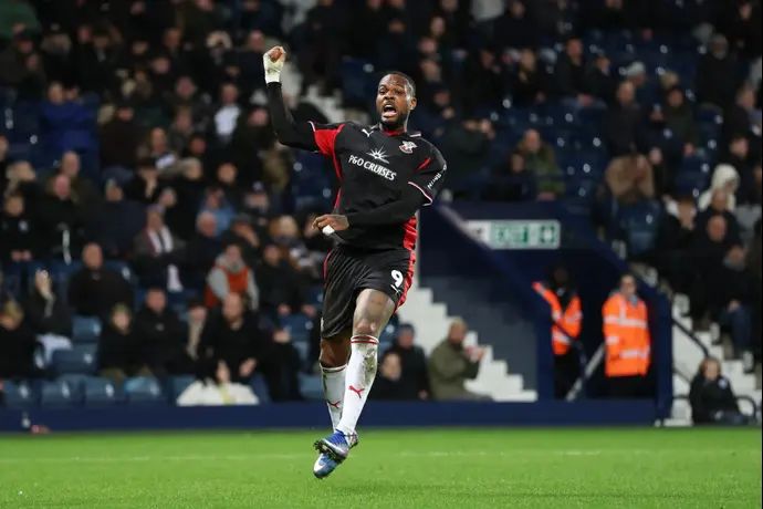 קייל לארין חוגג את שער השוויון של סאות'המפטון