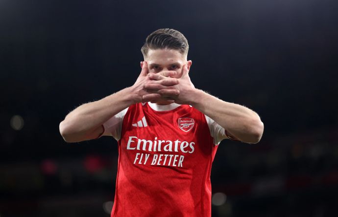 ויקטור יוקרס שחקן ארסנל חוגג שער