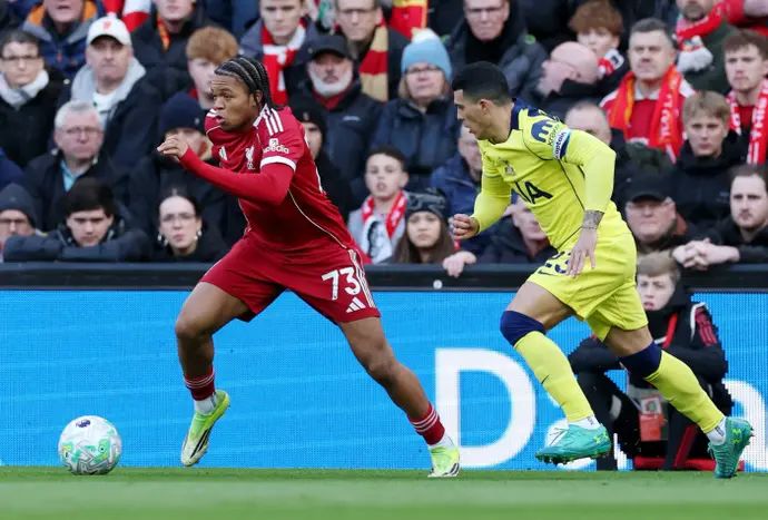 ריו אנגומוהא במדי ליברפול מול טוטנהאם