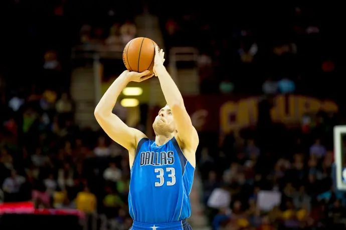 גל מקל במדי דאלאס