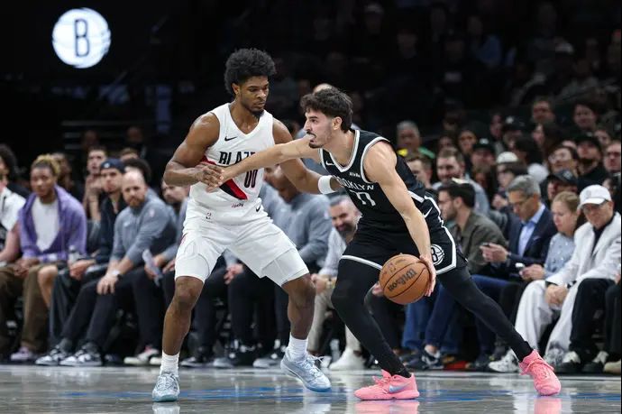 שחקן ברוקלין נטס בן שרף מול שחקן פורטלנד טריילבלייזרס סקוט הנדרסון