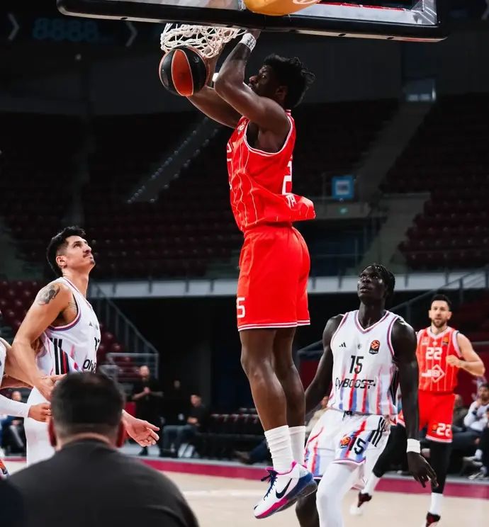 דן אוטורו, שחקן הפועל תל אביב