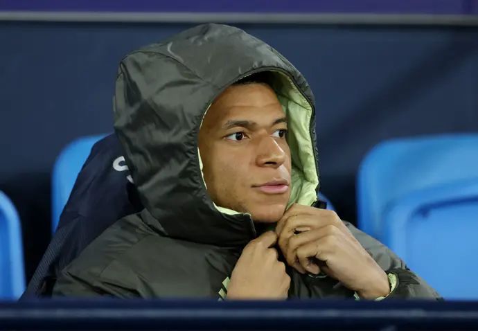 קיליאן אמבפה על הספסל של ריאל מדריד