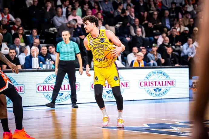 שחקן הפועל חולון יאיר קרביץ