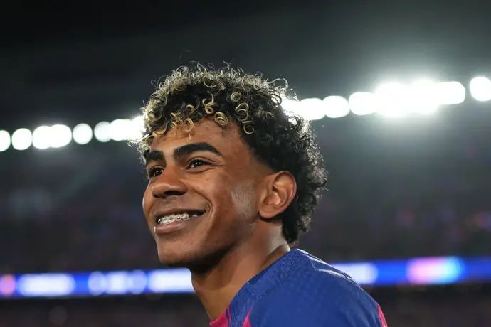 לאמין ימאל שחקן ברצלונה חוגג מול ניוקאסל