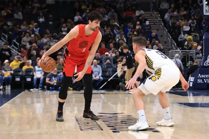 דני אבדיה מול טי-ג'יי מקונל, פורטלנד טרייל ברלייזרס  מול אינדיאנה פייסרס