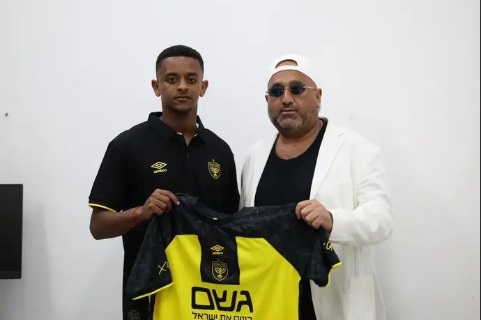 נועם מוצ'ה, בית