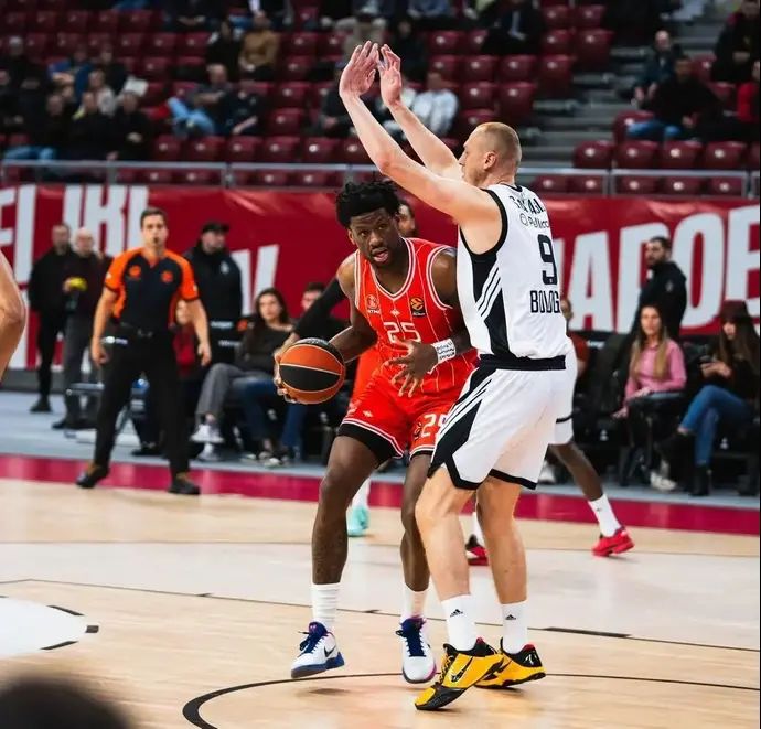 שחקן הפועל תל אביב דן אוטורו