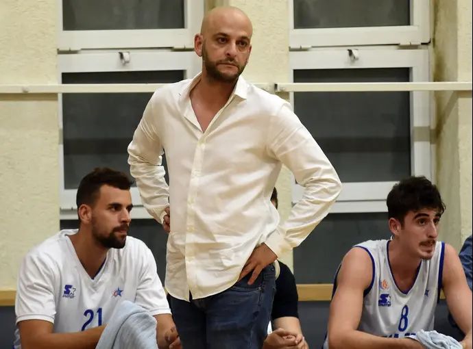 מאמן מכבי קרית גת רועי חגאי