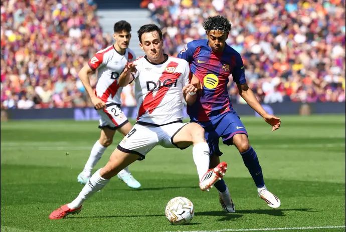 לאמין ימאל במשחק של ברצלונה מול ראיו וייקאנו