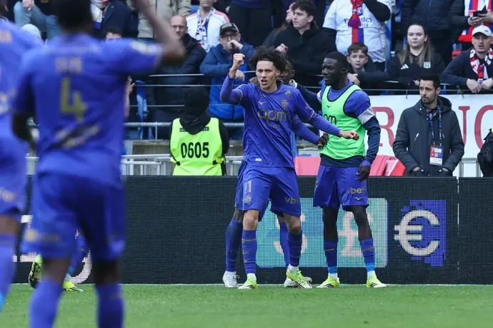 שחקני מונאקו חוגגים מול ליון