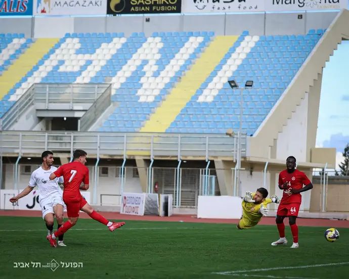רוי קורין, שחקן הפועל תל אביב