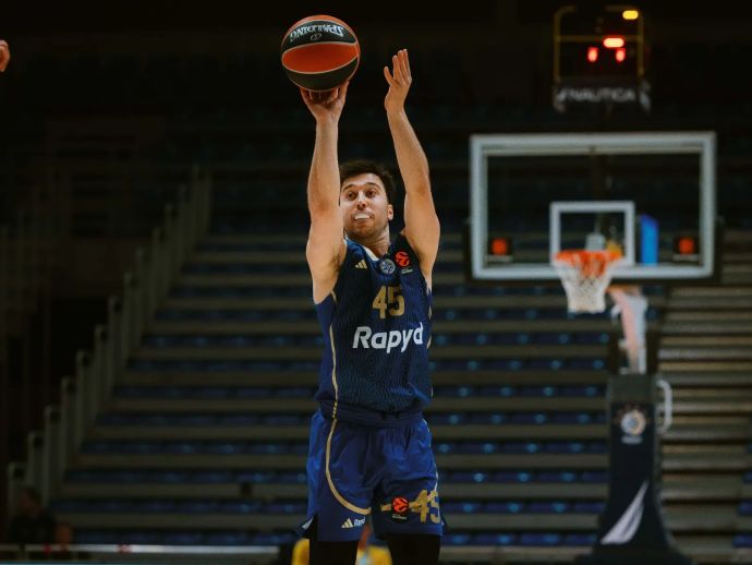 תמיר בלאט שחקן מכבי תל אביב נגד פנרבחצ'ה