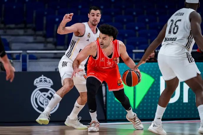 שחקן הפועל תל אביב, אלייז'ה בריאנט, מול ריאל מדריד